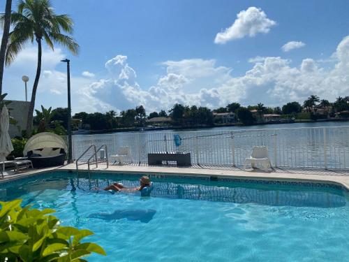Ocean & Bay Views 2BR 2BA Beach Condo! Parking - image 4