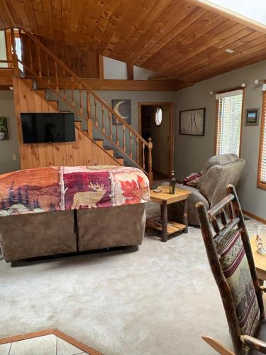 Woodland Hideaway in Neiplsa (NY)