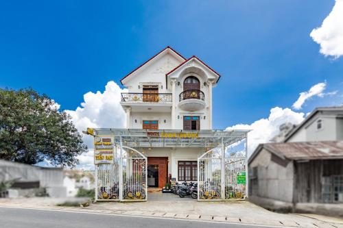 Exterior view, Xuân Trường Dalat Central in Xuan Huong Lake