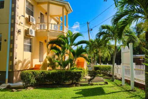 Golf Course Access Apartment – khách sạn tại Belmont