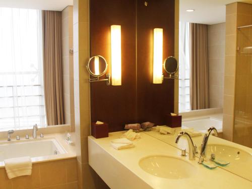room detail thumbnail 2
