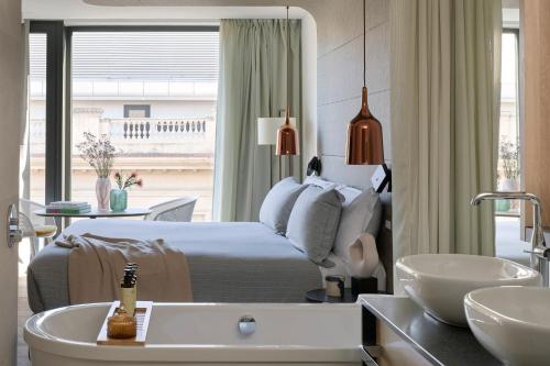 room detail thumbnail 1