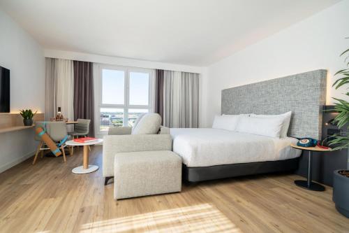 room detail thumbnail 1