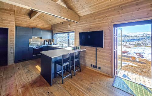 virtuve, Amazing Home In Edland With Wifi in Vagsli
