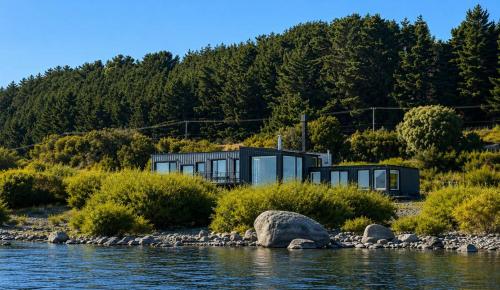 Lakefront, Jacuzzi and Pool