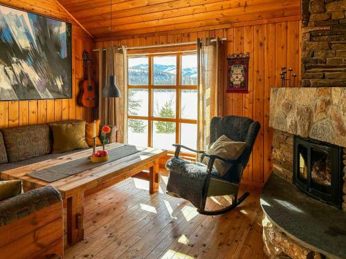 Mountain Cabin With Private Dock By Søvatnet