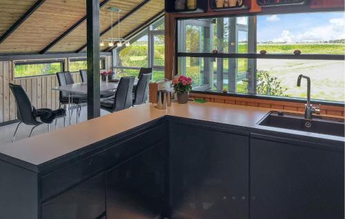 virtuve, Nice Home In Storvorde With Wifi in Hals