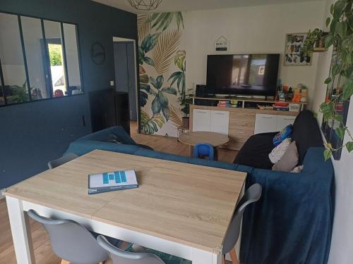 House with enclosed garden without neighbors and jacuzzi in La Chapelle-Thémer