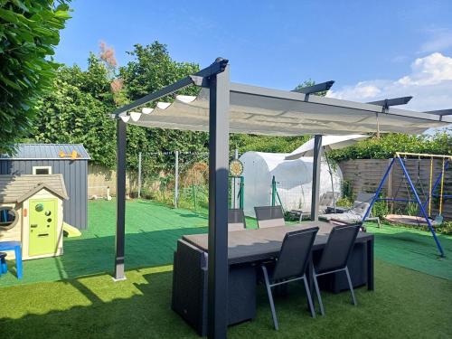 House with enclosed garden without neighbors and jacuzzi in La Chapelle-Thémer