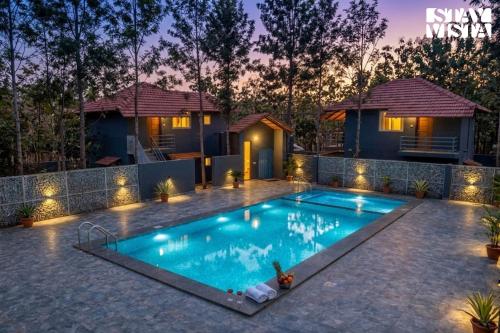 StayVista at The Boho Hideaway with Shared Pool, BBQ and Bonfire - Lingambudhi Lake