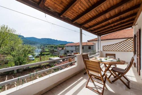  Apartments LIMA Lazaneo in Jelsa