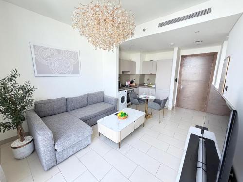 VayK - Modern 1 BD with Balcony & Community Views - image 2