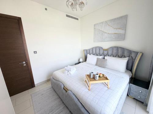VayK - Modern 1 BD with Balcony & Community Views - image 3