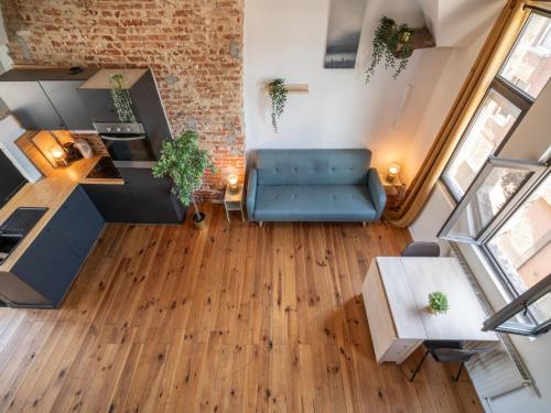 Charming Two-Bedroom River Side Apartment, Antwerpia