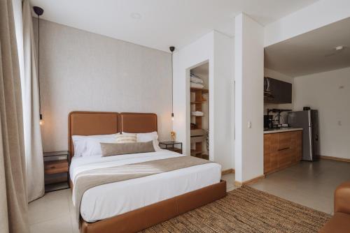 City View Loft with Coworking & 20th Floor Jacuzzi