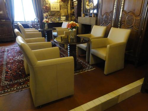 Паб/Коктейль-бар, Hotel de La Croix d'Or in Avranches