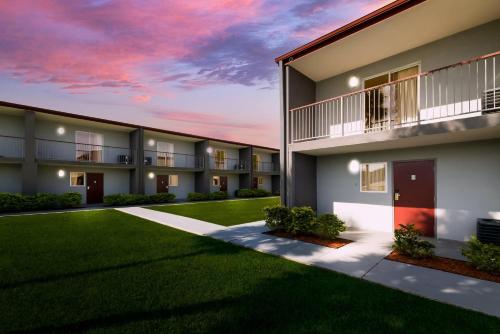 Quality Suites Wildwood - The Villages in Wildwood, USA