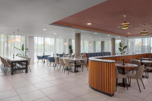 Hampton By Hilton London Stansted Airport - image 37