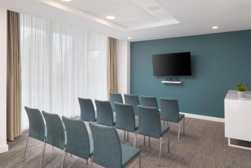 Hampton By Hilton London Stansted Airport - image 29
