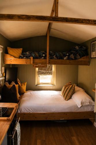 Mountbatten Shepherds hut & Buckhurst Shepherds hut 5