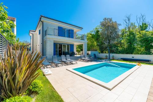 Modern Villa with Pool and Wellness – khách sạn tại Gabonjin