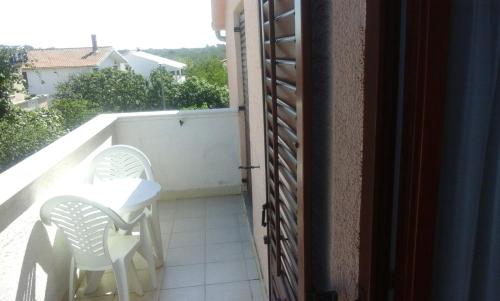 2 bedrooms, 4 beds
