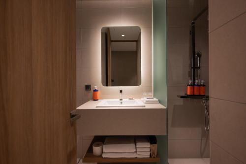 room detail thumbnail 2
