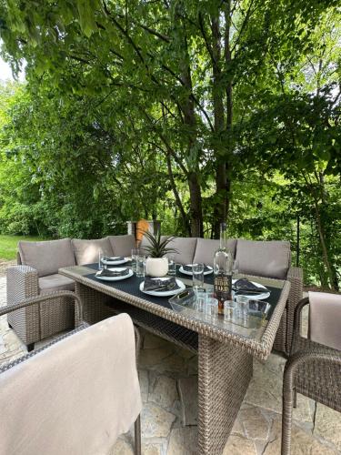Green District - Riverside Luxury Lodge