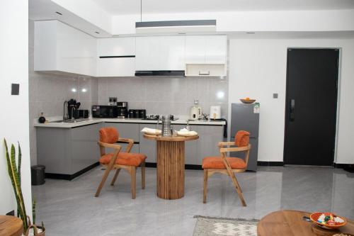 keuken, Sky safari suite, Nairobi near Airport,SGR, with pool and National Park Views in Nairobi