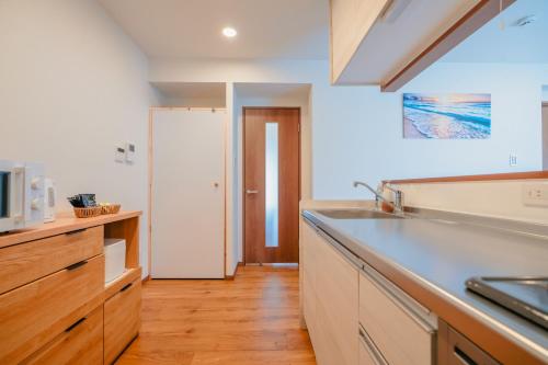 кухня, 無料レンタカー付 Value Residence下地上地 in Yonaha Beach