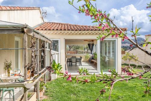 Garden, Le Soleil de Provence et le jardin avec l'Olivier in Les Olives