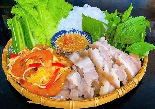 Khu Du Lịch Chín Sông (Khu Du Lich Chin Song) in チョガオ（ティエンジャン）