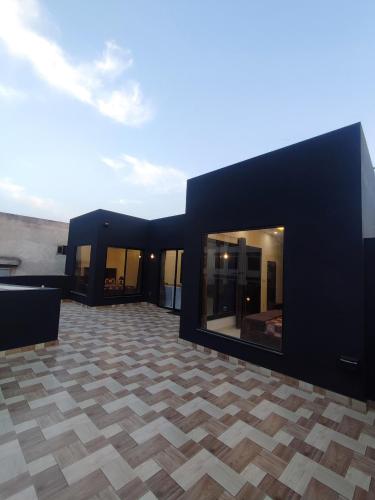 2BR Unique Rooftop Retreat Near Emporium Mall & Expo Center – khách sạn tại Wapda Town