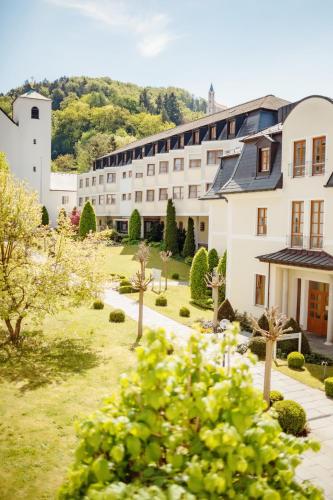 . Kloster St. Josef