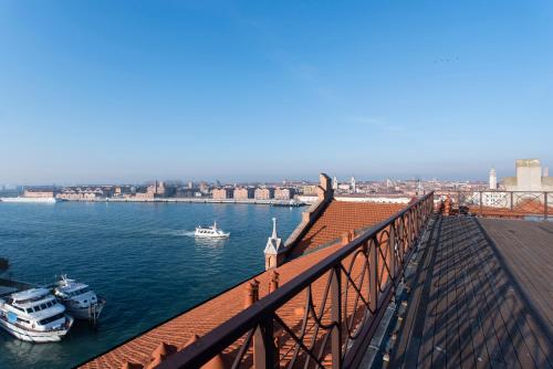 Imperial terrace - image 14