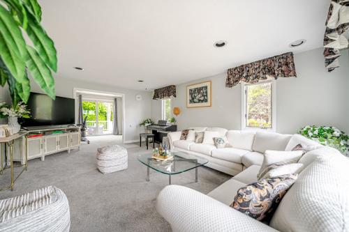 Spacious 6BR Summer Retreat - Sunny Outdoor Space - Family-Friendly 35 in Randolph