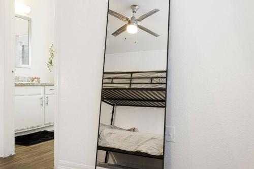 Spacious Luxury 3-bedroom Retreat Near Dallas Downtown - Group sleeps 7 - image 3