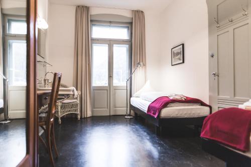 Twin Room with Shared Bathroom