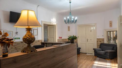 Vestabils, Kiraly Panzio és Etterem in Tolksva