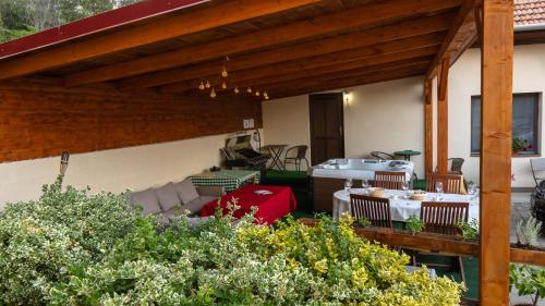 Balkons/terase, Kiraly Panzio és Etterem in Tolksva
