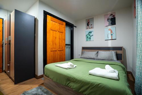 room detail thumbnail 2