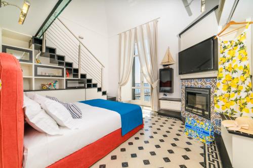 Superior Triple Room with Sea View room in Amalfi Gallery Room & Suite