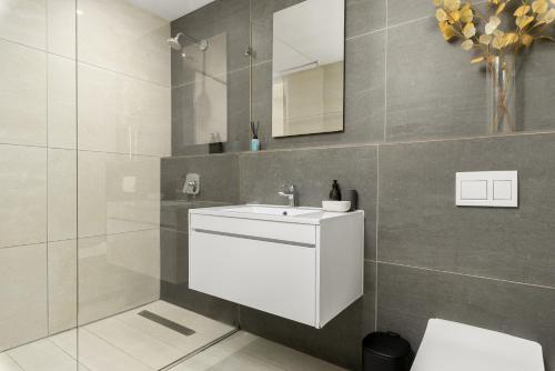Designer Apartment Balcony and Great Location - main image