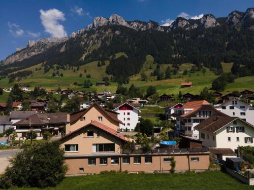 Зовнішній вигляд готелю, Spacious Swiss Alpine Retreat near Sörenberg (Spacious Swiss Alpine Retreat near Sorenberg) in Флулі