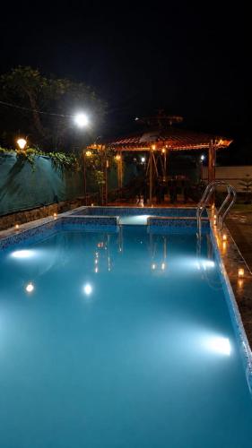 Swimming pool, Aavishkar Prime 2BHK Private Villa in Lonavala - Private Pool, Garden & Turf near The Oven, Pawna Dam, Lonavala