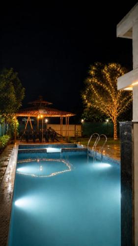 Swimming pool, Aavishkar Prime 2BHK Private Villa in Lonavala - Private Pool, Garden & Turf near The Oven, Pawna Dam, Lonavala