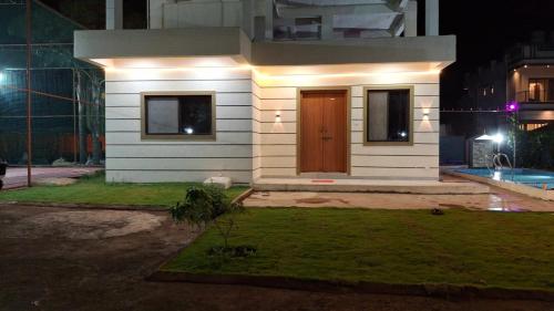 Exterior view, Aavishkar Prime 2BHK Private Villa in Lonavala - Private Pool, Garden & Turf near The Oven, Pawna Dam, Lonavala