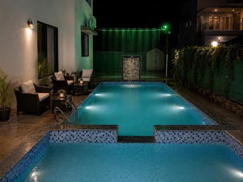 Swimming pool, Aavishkar Prime 2BHK Private Villa in Lonavala - Private Pool, Garden & Turf near The Oven, Pawna Dam, Lonavala