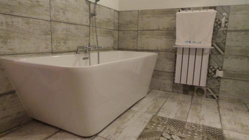 حمام, Number9 - now with air conditioned rooms in Narbonne