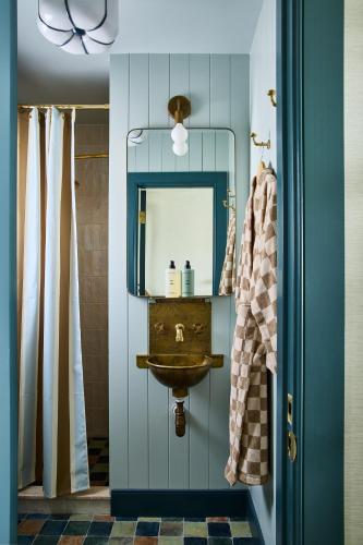 Sunset Beach Motel - image 20